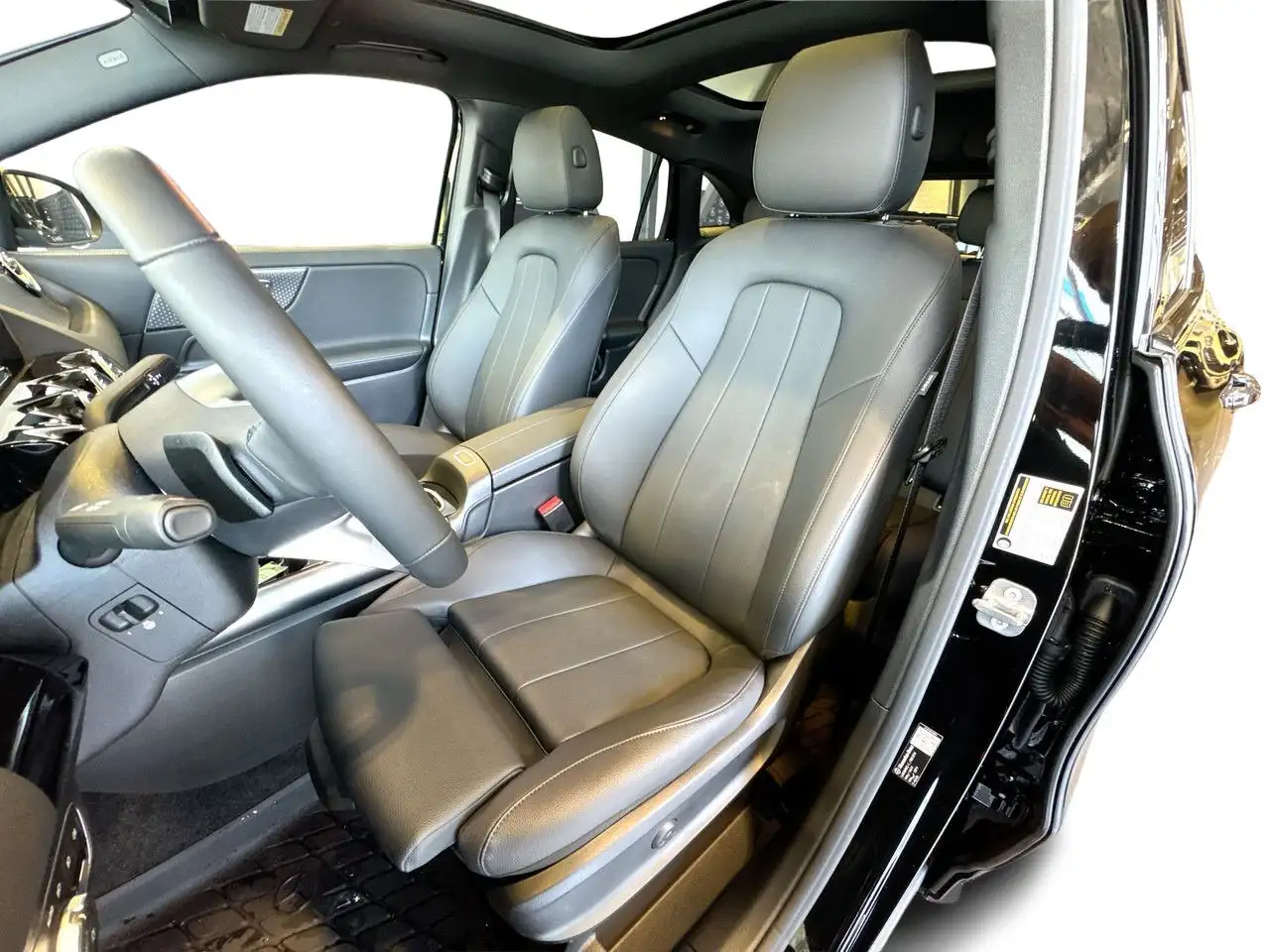 Mercedes-Benz GLA снимка Mercedes-Benz GLA