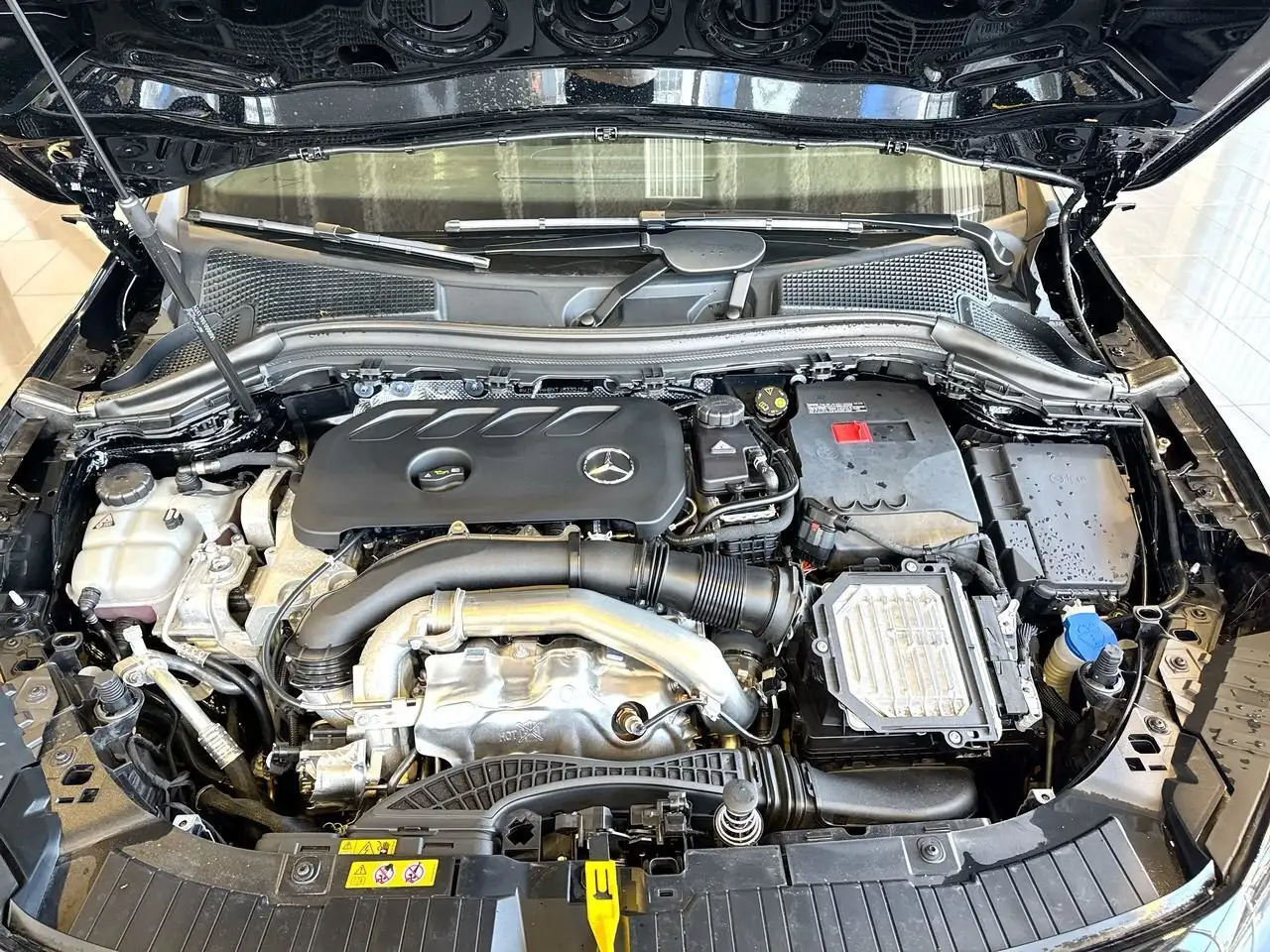 Mercedes-Benz GLA снимка Mercedes-Benz GLA