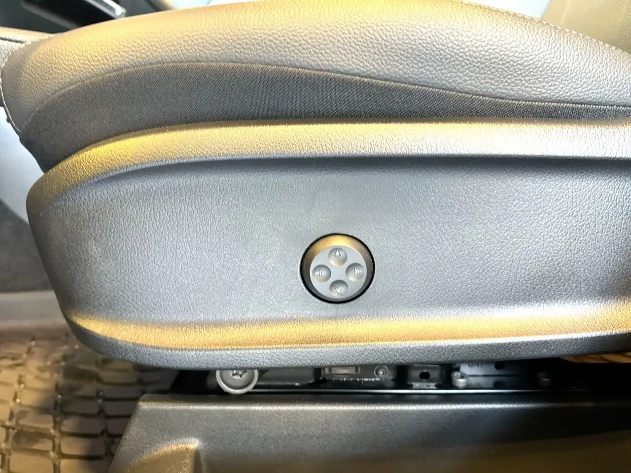 Mercedes-Benz GLA снимка Mercedes-Benz GLA