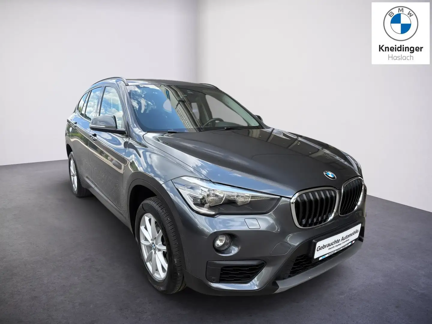 BMW X1 sDrive18d Grau - 1