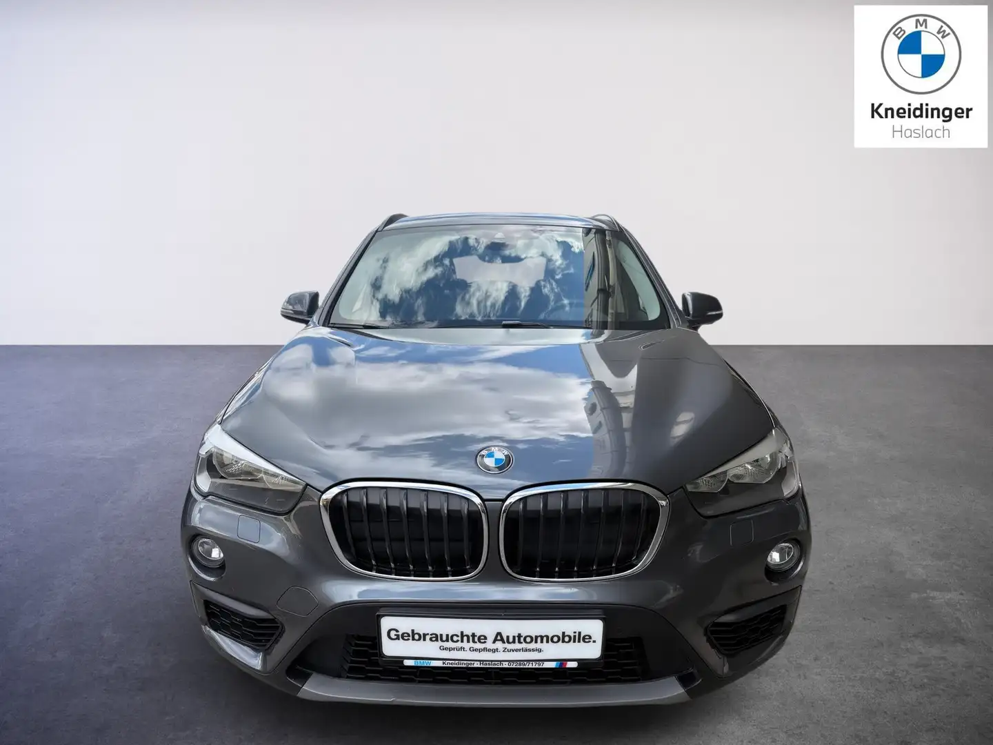 BMW X1 sDrive18d Grau - 2