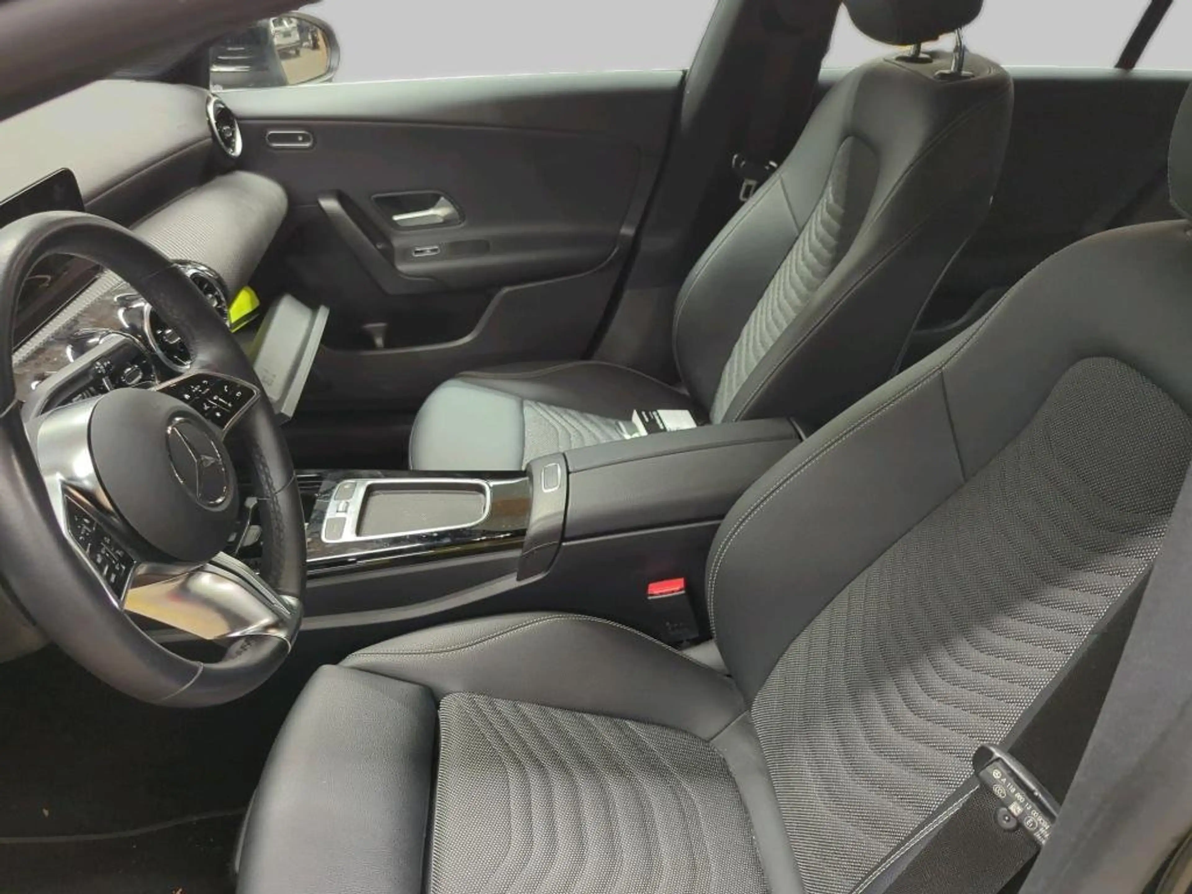 Mercedes-Benz CLA 180 CLA 180 SB El.Heckkl. Key LED Lane — photo 9