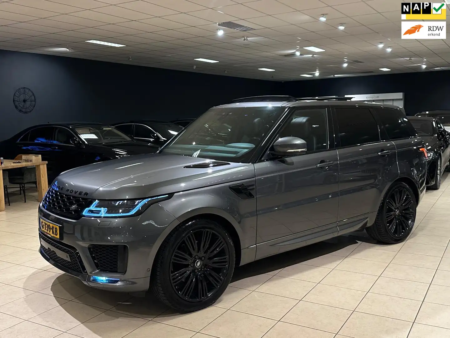 Land Rover Range Rover Sport 3.0 TDV6 HSE Dynamic|3xTV|Pano|Trekhaak|Topstaat Grijs - 1
