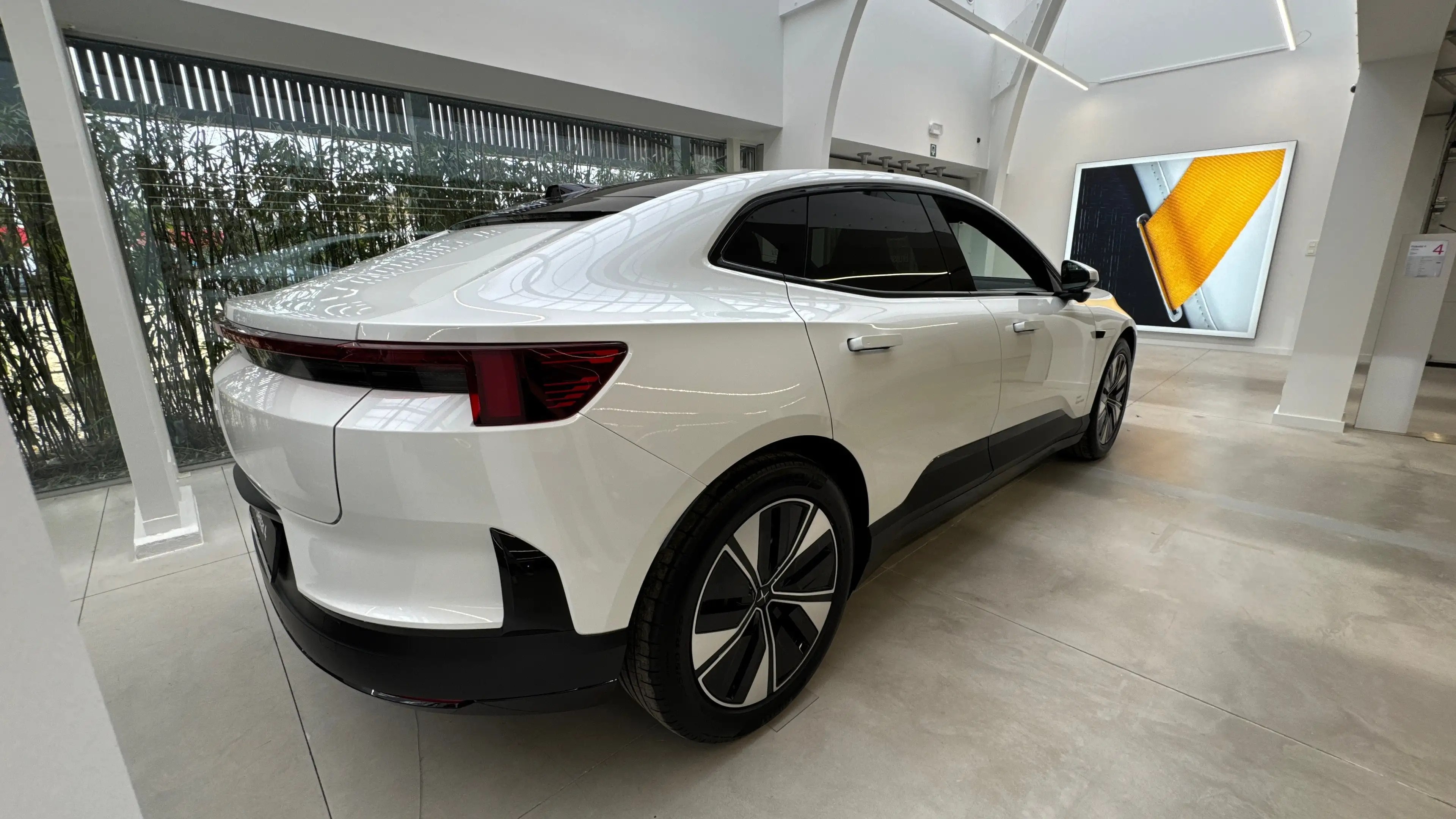 Polestar 4 100 kWh Long Range Single Motor — photo 6