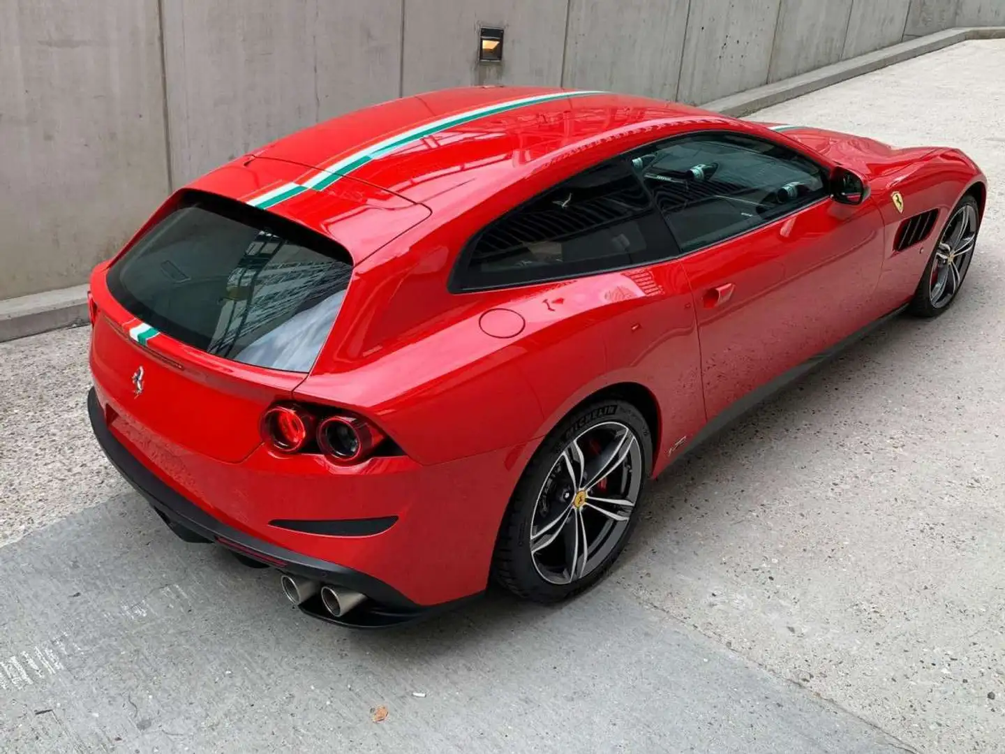 Ferrari GTC4 Lusso Tailor Made 70 Anni Collection Rouge - 2