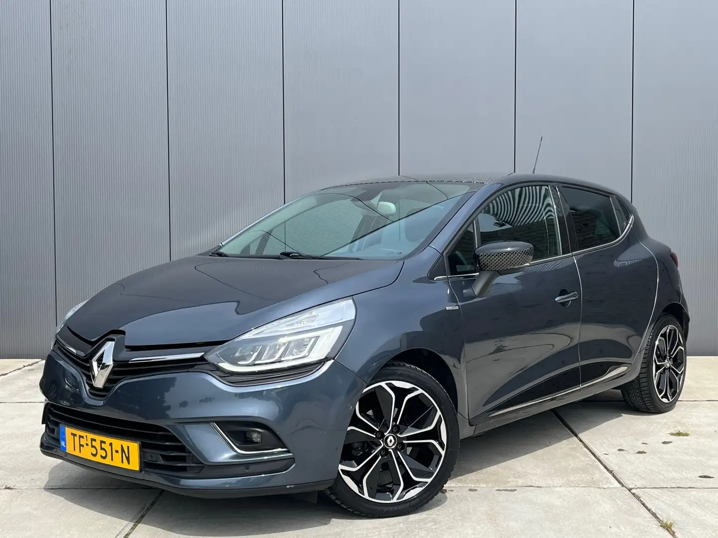 Renault Clio 0.9 TCe Bose Grijs - 1