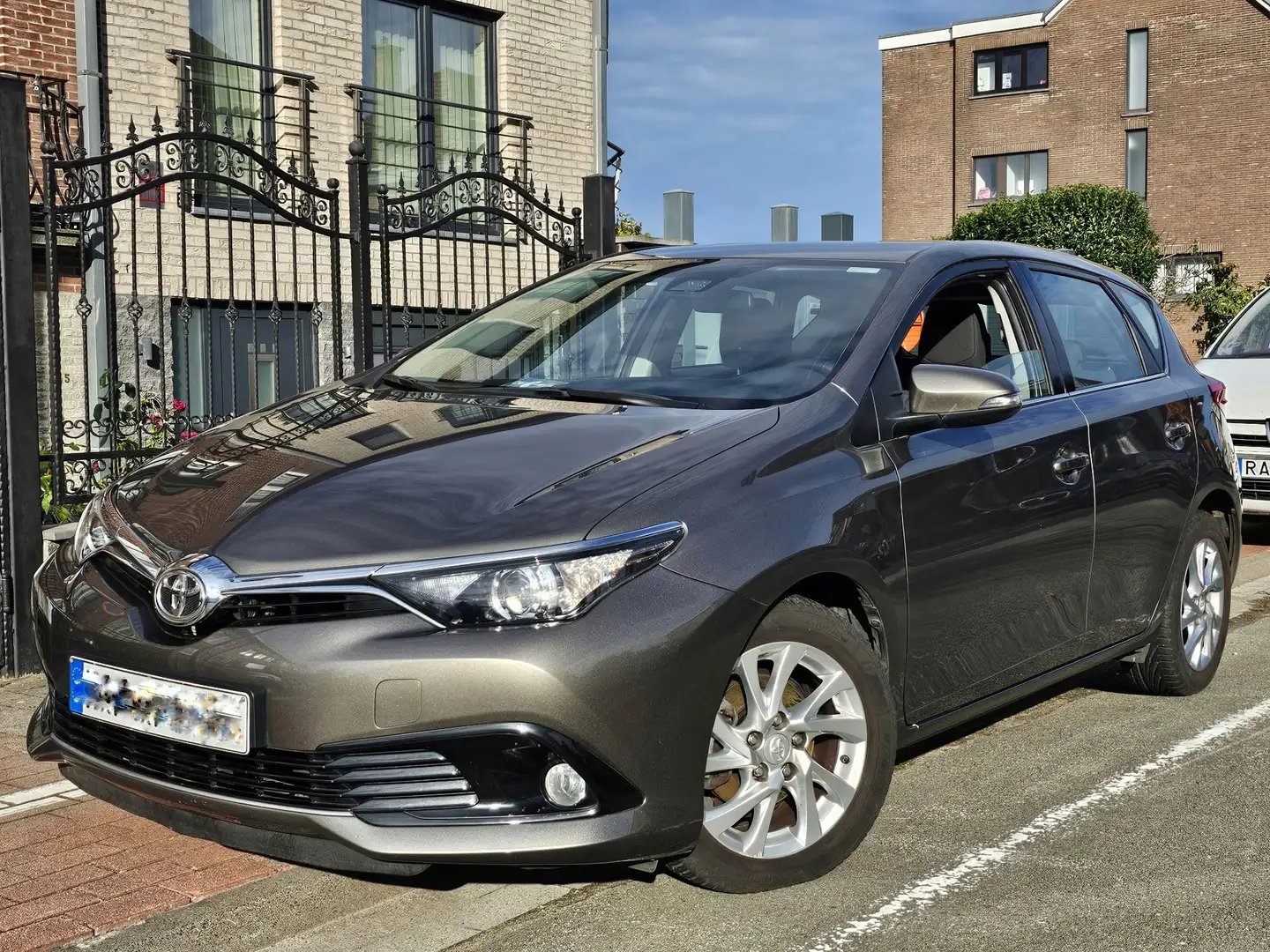Toyota Auris Prêt à immatriculé Edition 50th anniversary - 1