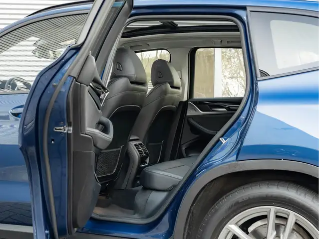 BMW X3 view 23