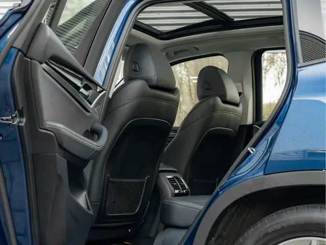 BMW X3 view 24