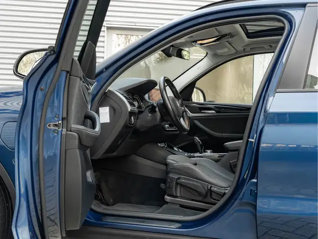 BMW X3 view 16