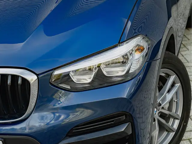 BMW X3 view 9