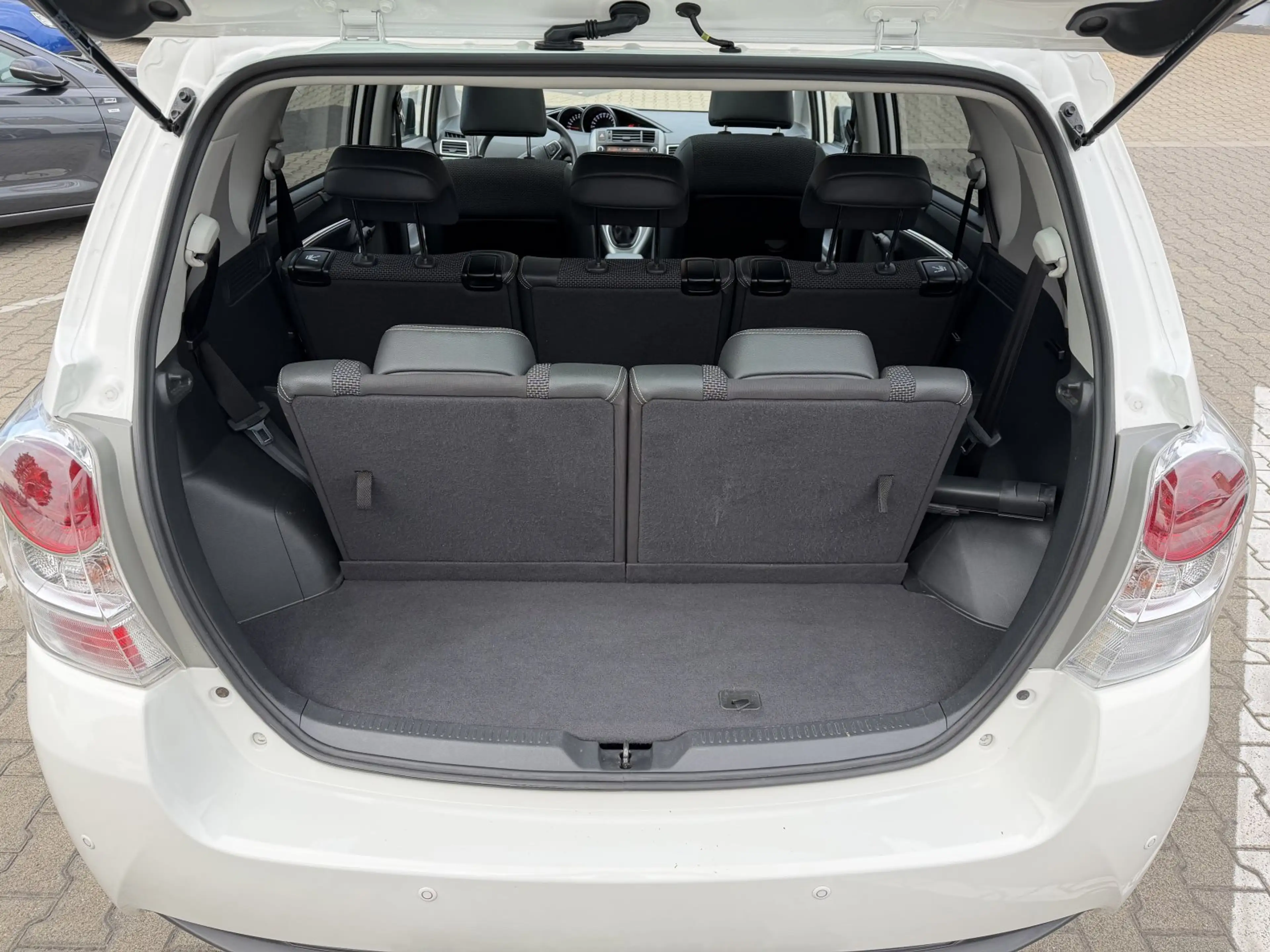 Toyota Verso Executive 7-Sitzer — photo 6