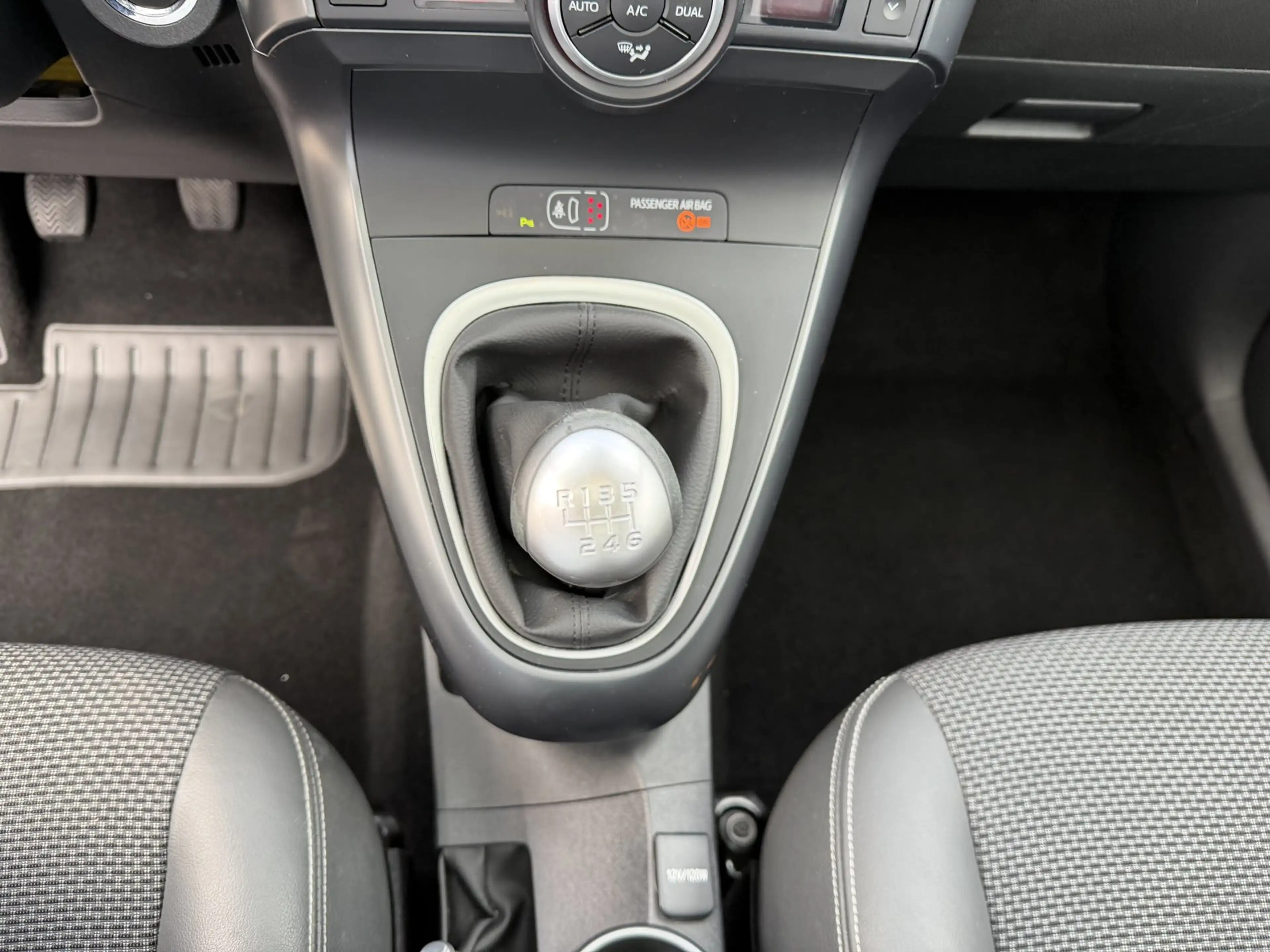 Toyota Verso Executive 7-Sitzer — photo 15