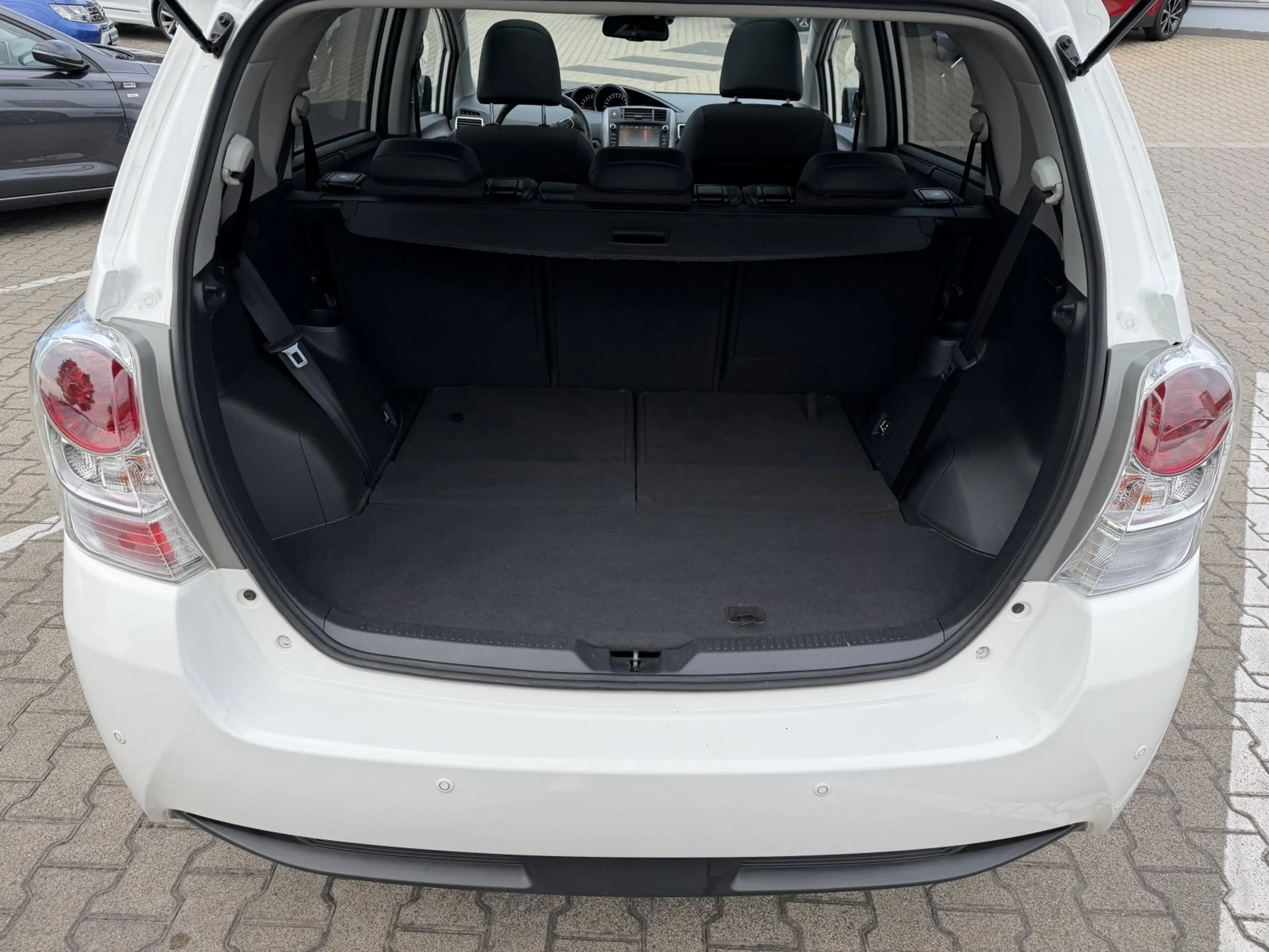 Toyota Verso Executive 7-Sitzer — photo 11