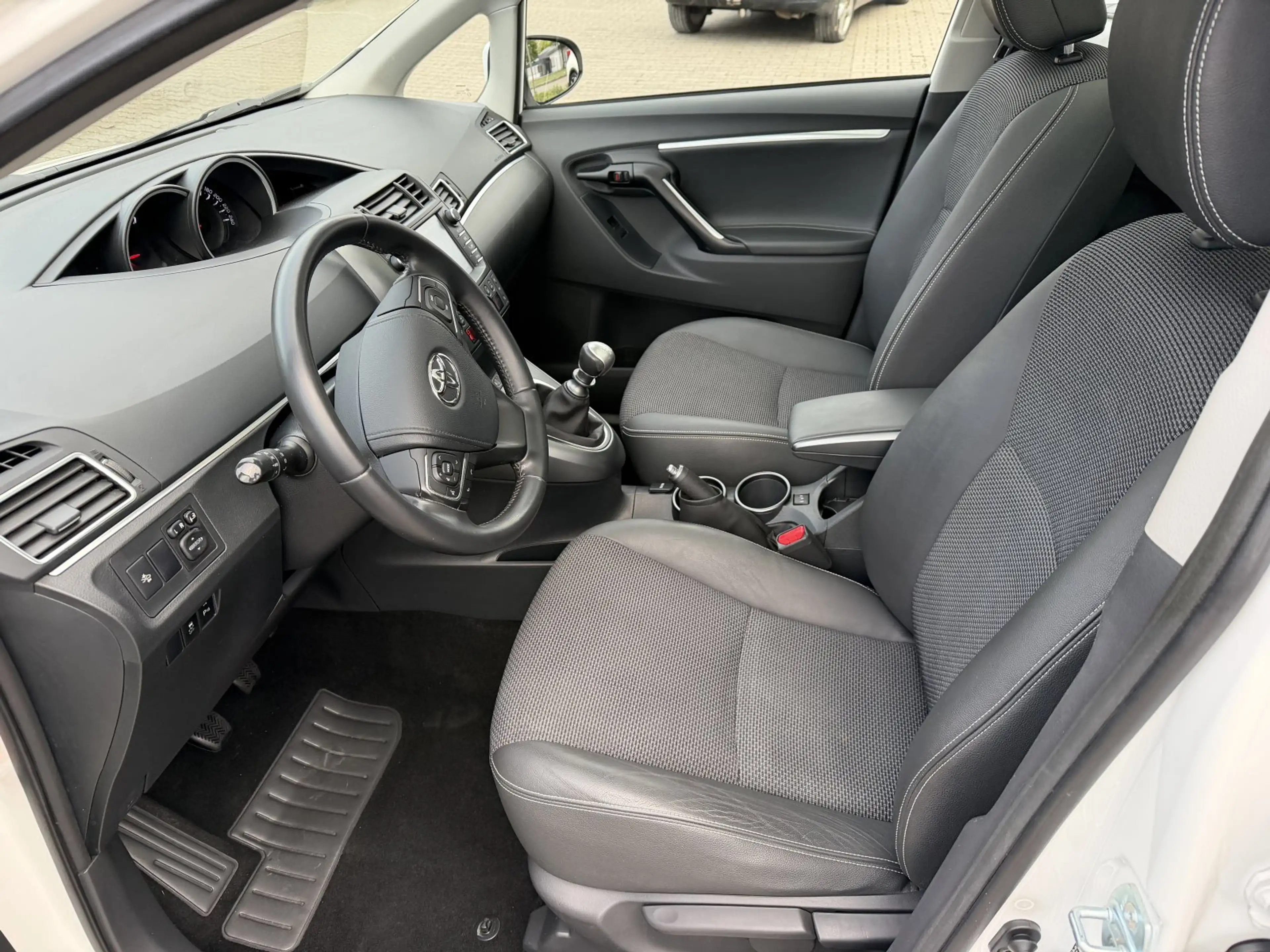 Toyota Verso Executive 7-Sitzer — photo 14