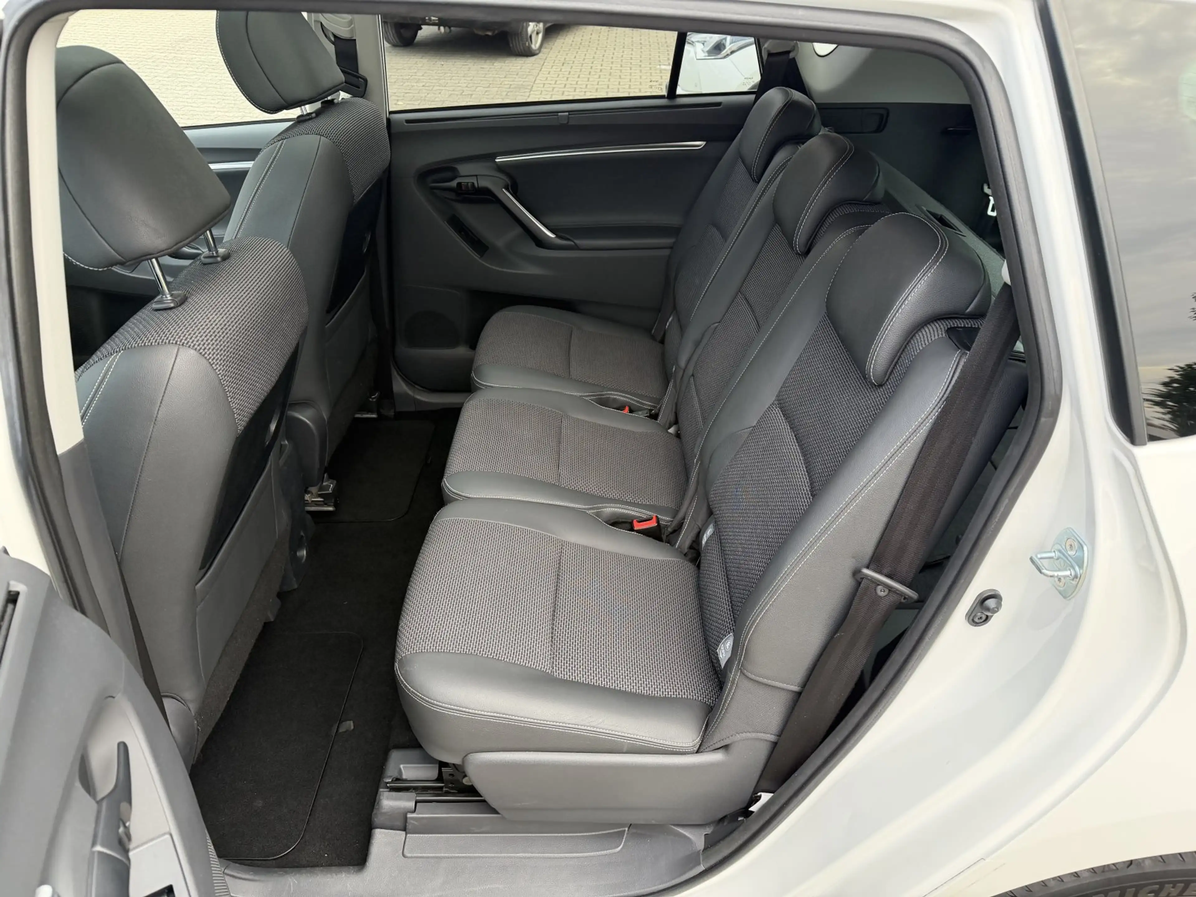 Toyota Verso Executive 7-Sitzer — photo 10