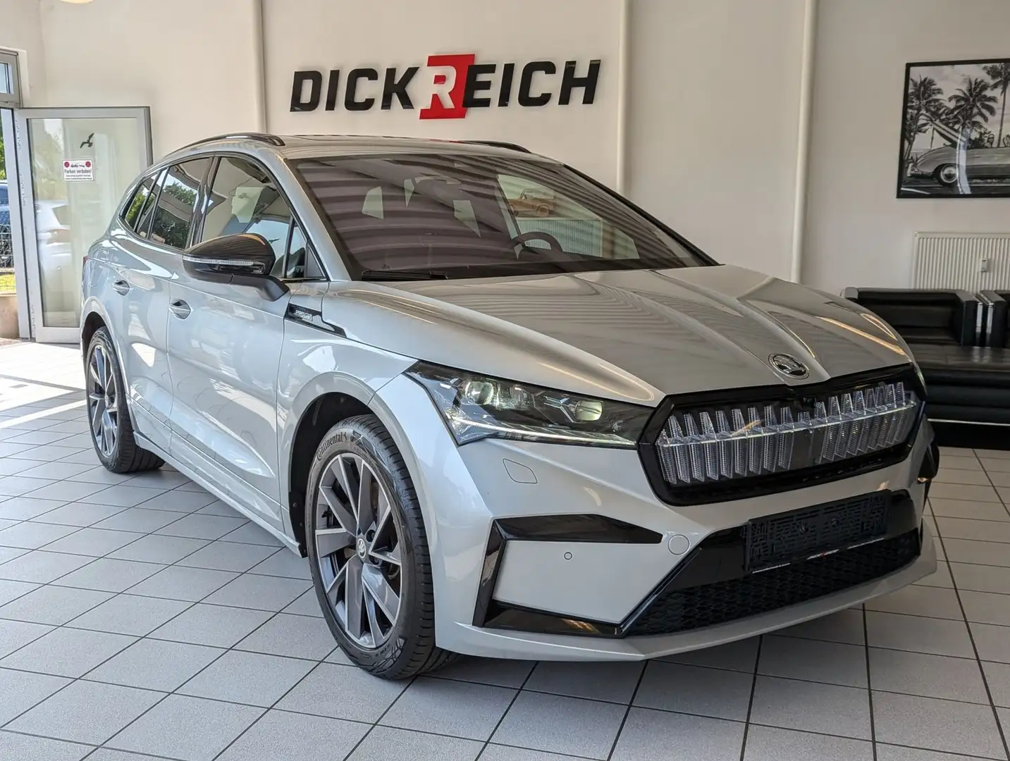 Skoda Enyaq 80 Sportline ACC Pano DCC Memory 360° HOD Plateado - 1