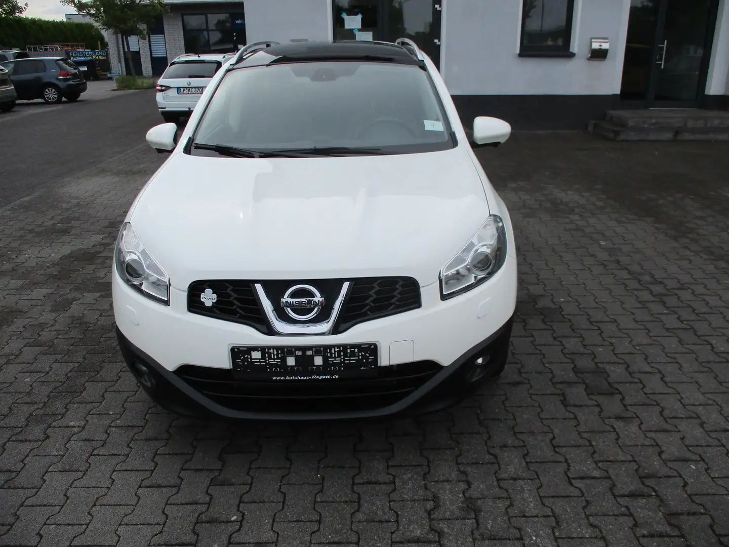Nissan Qashqai+2 1.6 dCi 4x4 Xenon Navi Leder Pano Bose 7 Sitzer Blanco - 2