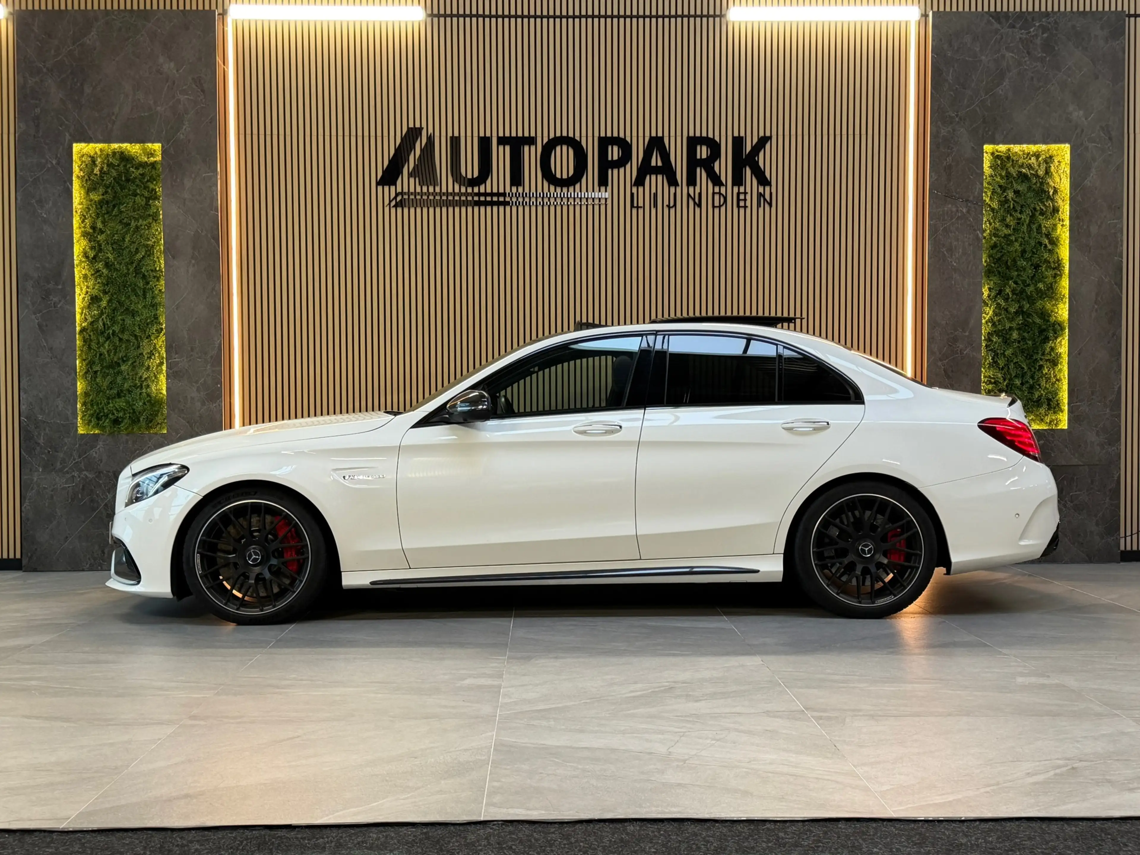 Mercedes-Benz C 63 AMG S |PANO|360 CAMERA|HUD|BURMESTER 3D|CARBON|MEMORY| — photo 3