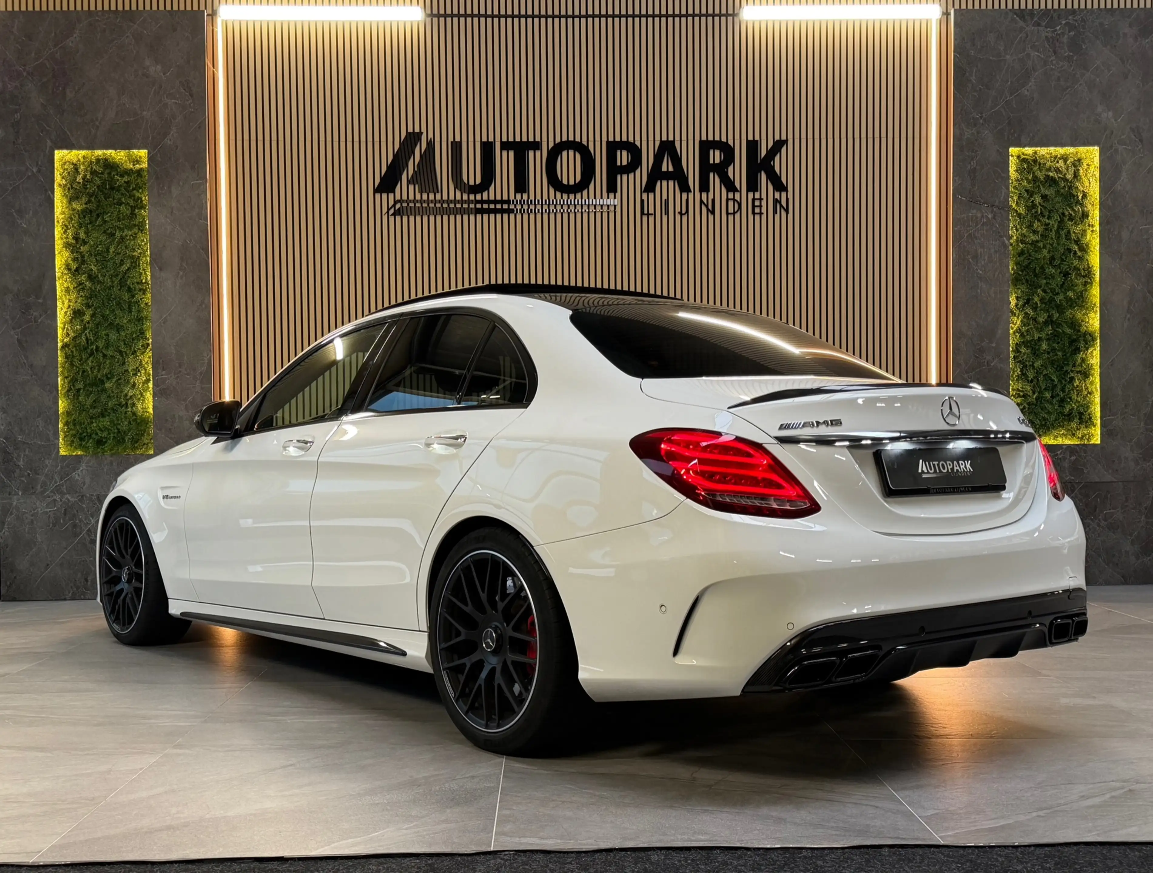Mercedes-Benz C 63 AMG S |PANO|360 CAMERA|HUD|BURMESTER 3D|CARBON|MEMORY| — photo 4