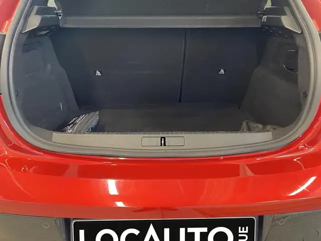 Peugeot 208 view 9