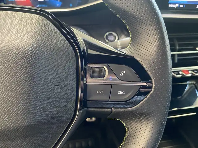Peugeot 208 view 12