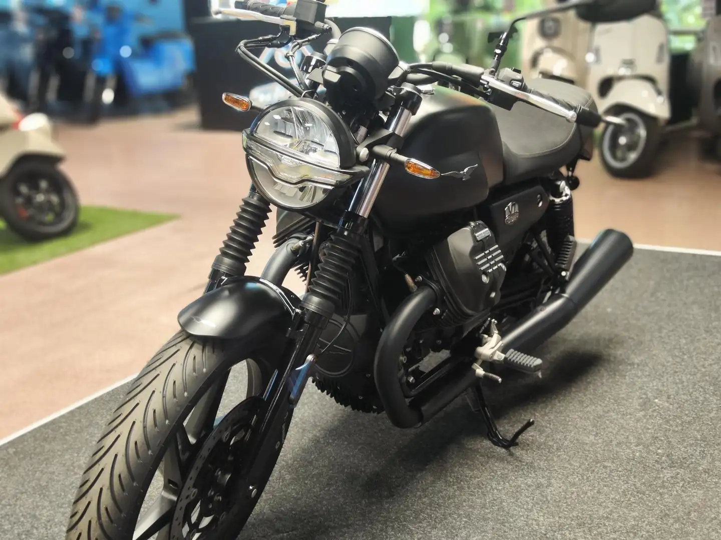 Moto Guzzi V7 IV STONE E5 NERO Negro - 1
