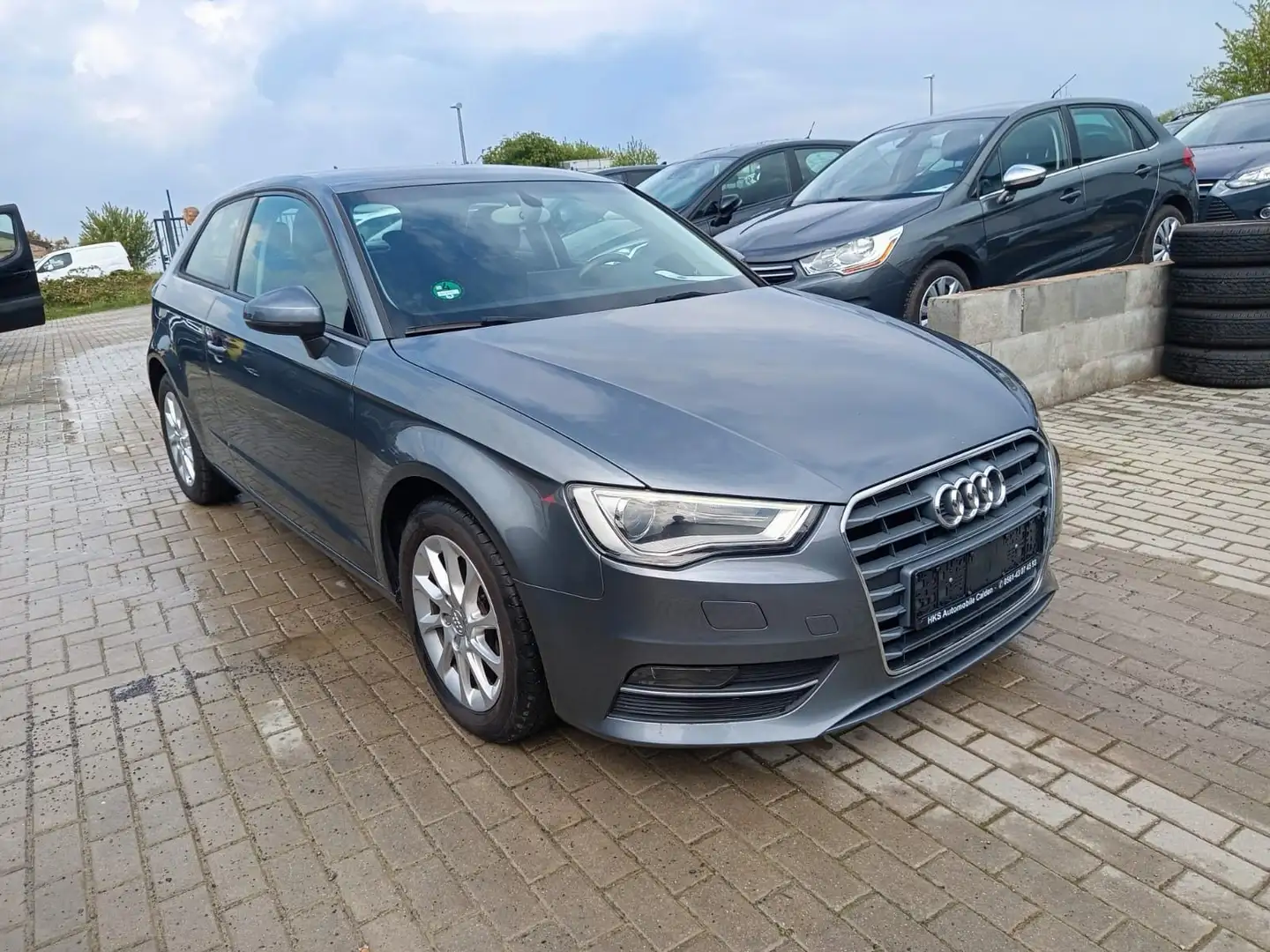 Audi A3 attraction Grau - 2