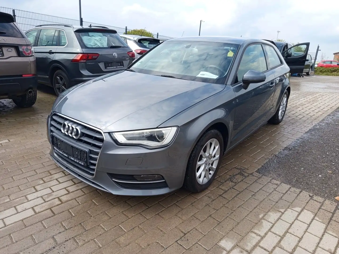 Audi A3 attraction Grau - 1