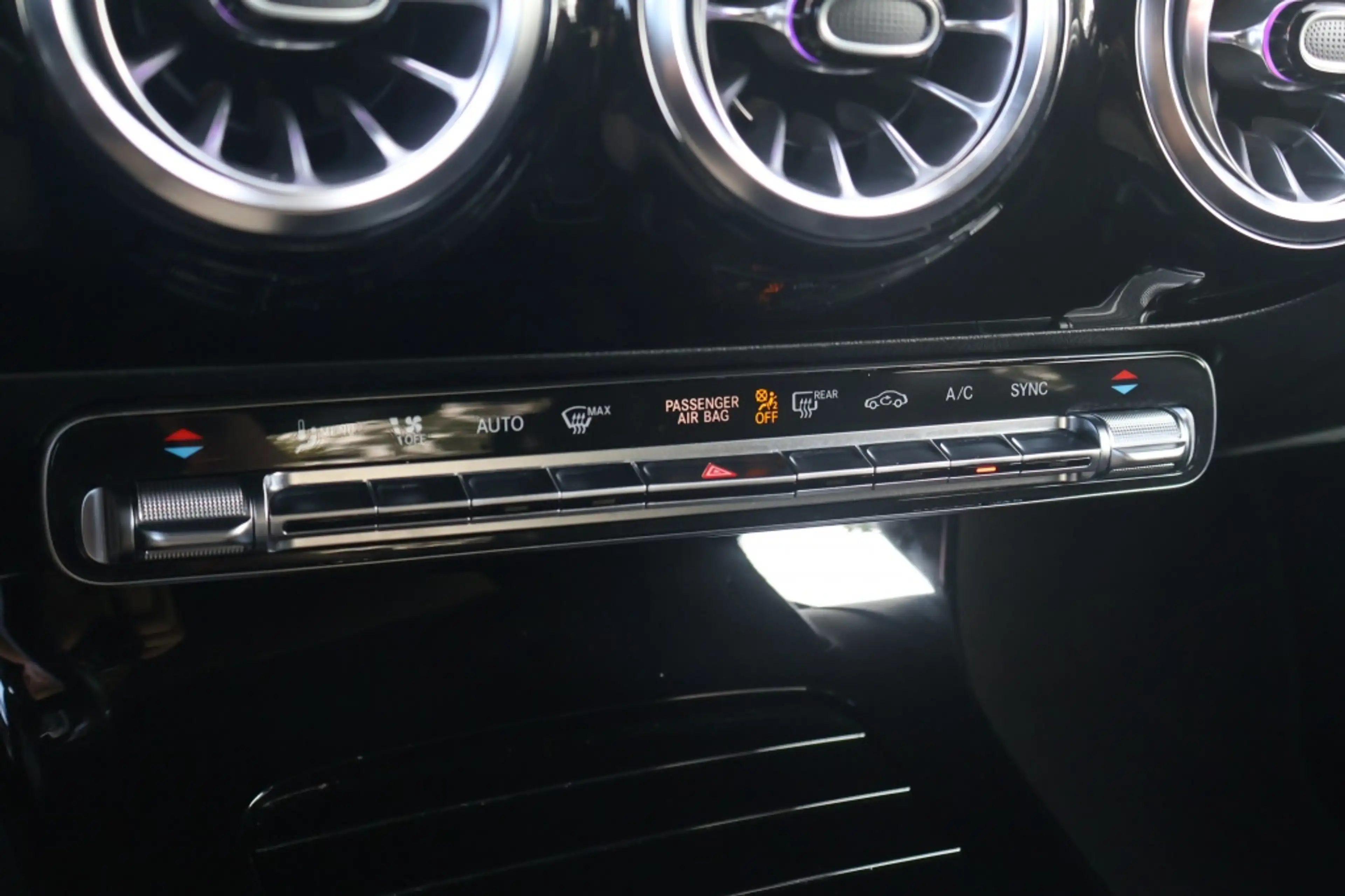 Mercedes-Benz CLA 180 Coupé AMG-Line 136pk | Memory | Multibeam | Keyles — photo 27