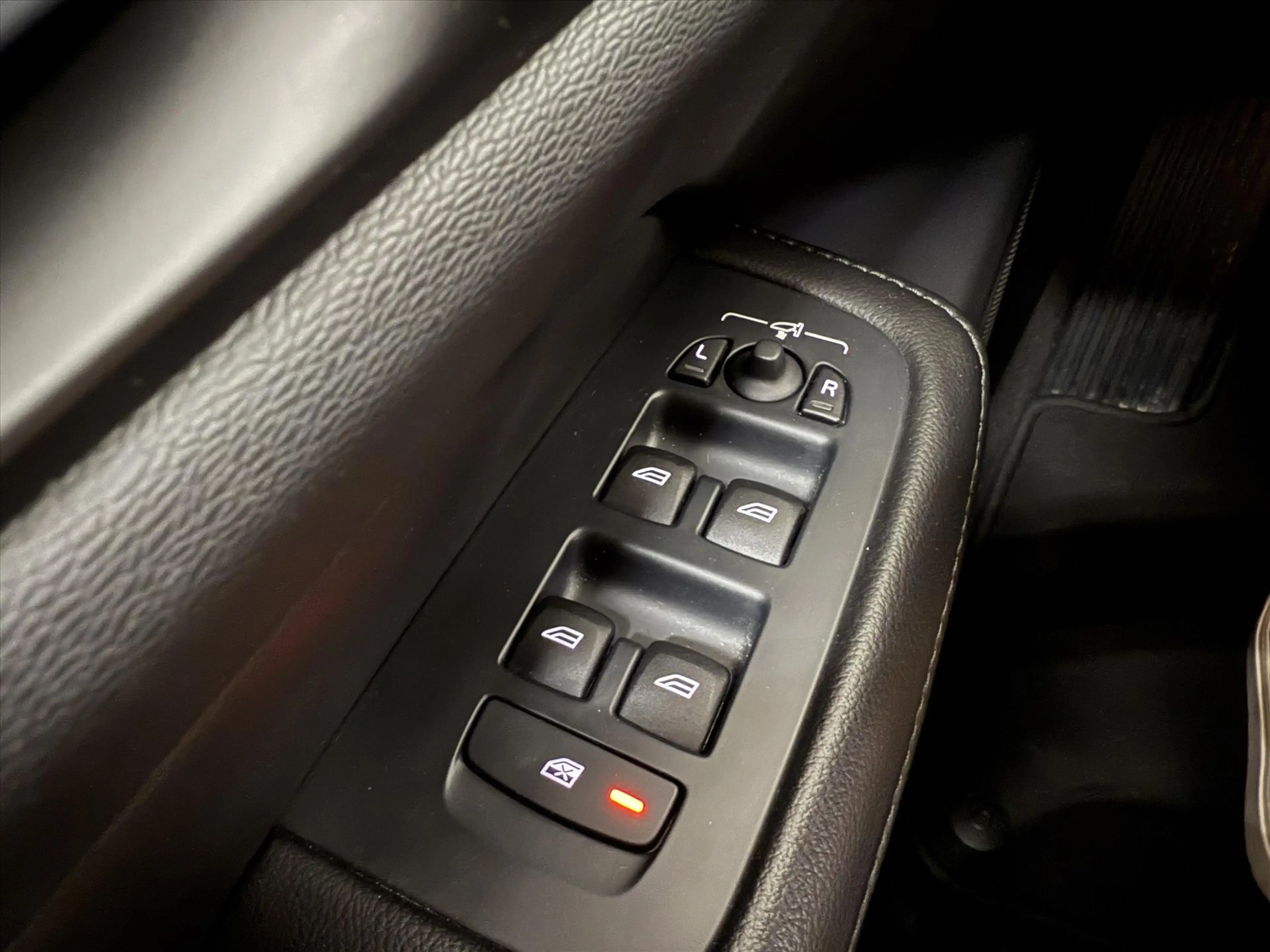 Volvo V60 2.0T6 Recharge Long Range 19 kWh AWD Inscription E — photo 14