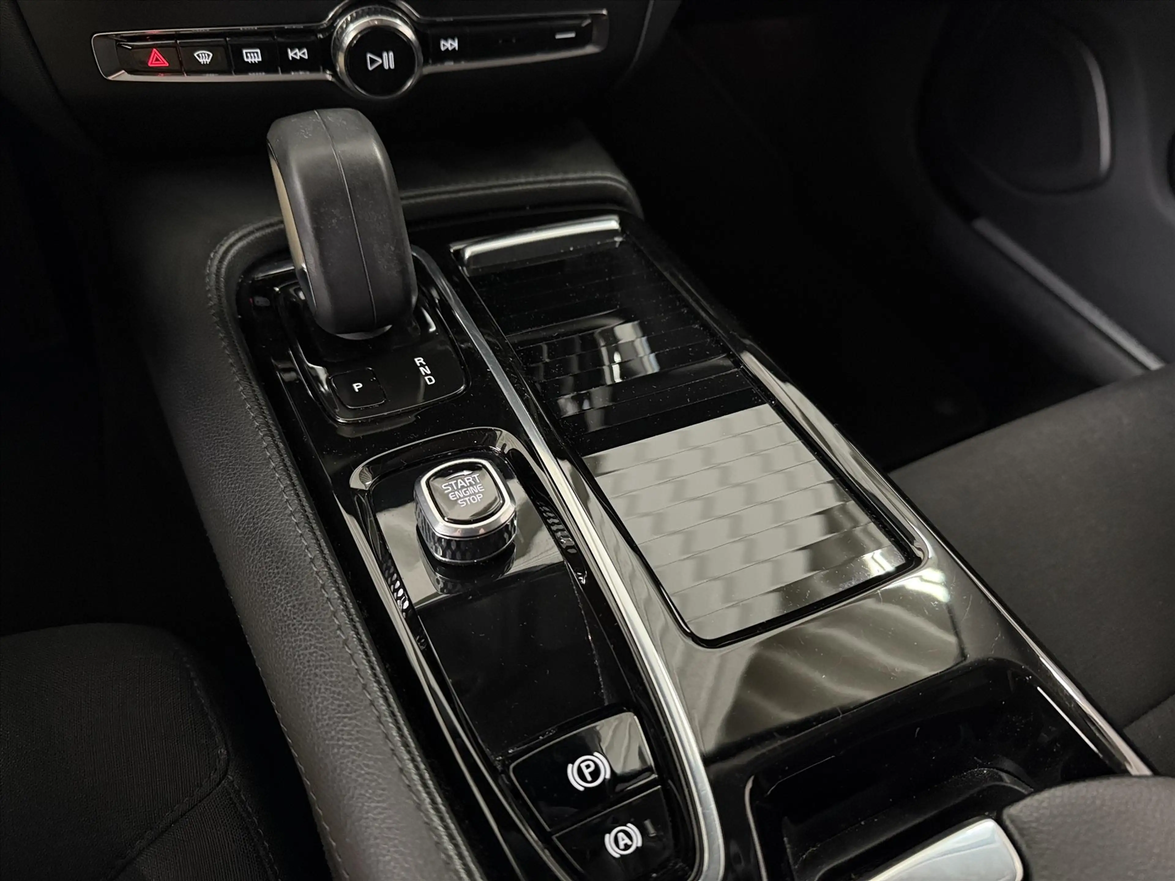 Volvo V60 2.0T6 Recharge Long Range 19 kWh AWD Inscription E — photo 11