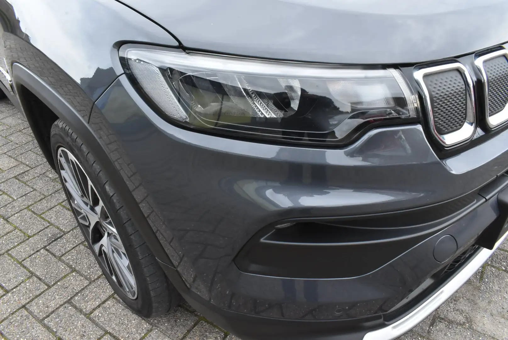 Jeep Compass 1.6 MJD Limited Led / Pano ***DESTOCKAGE B2B*** Grijs - 2