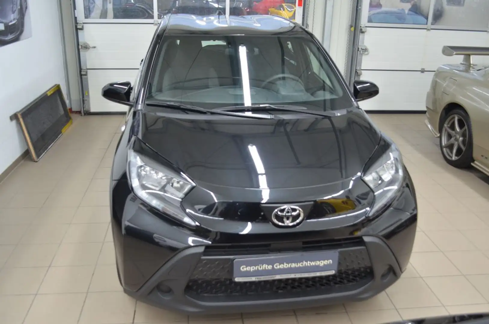 Toyota Aygo X Business Ed*COMFORT-P*KLIMAAUTO*ALLWETTER*SHZG Schwarz - 2
