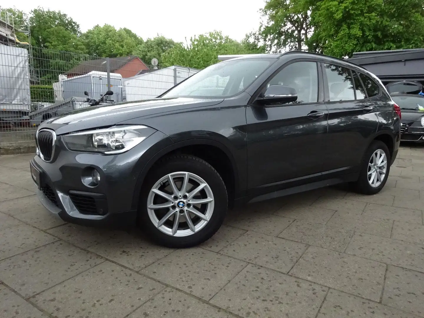 BMW X1 Baureihe sDrive 18 d Advantage/Panorama/Navi/ Gris - 1