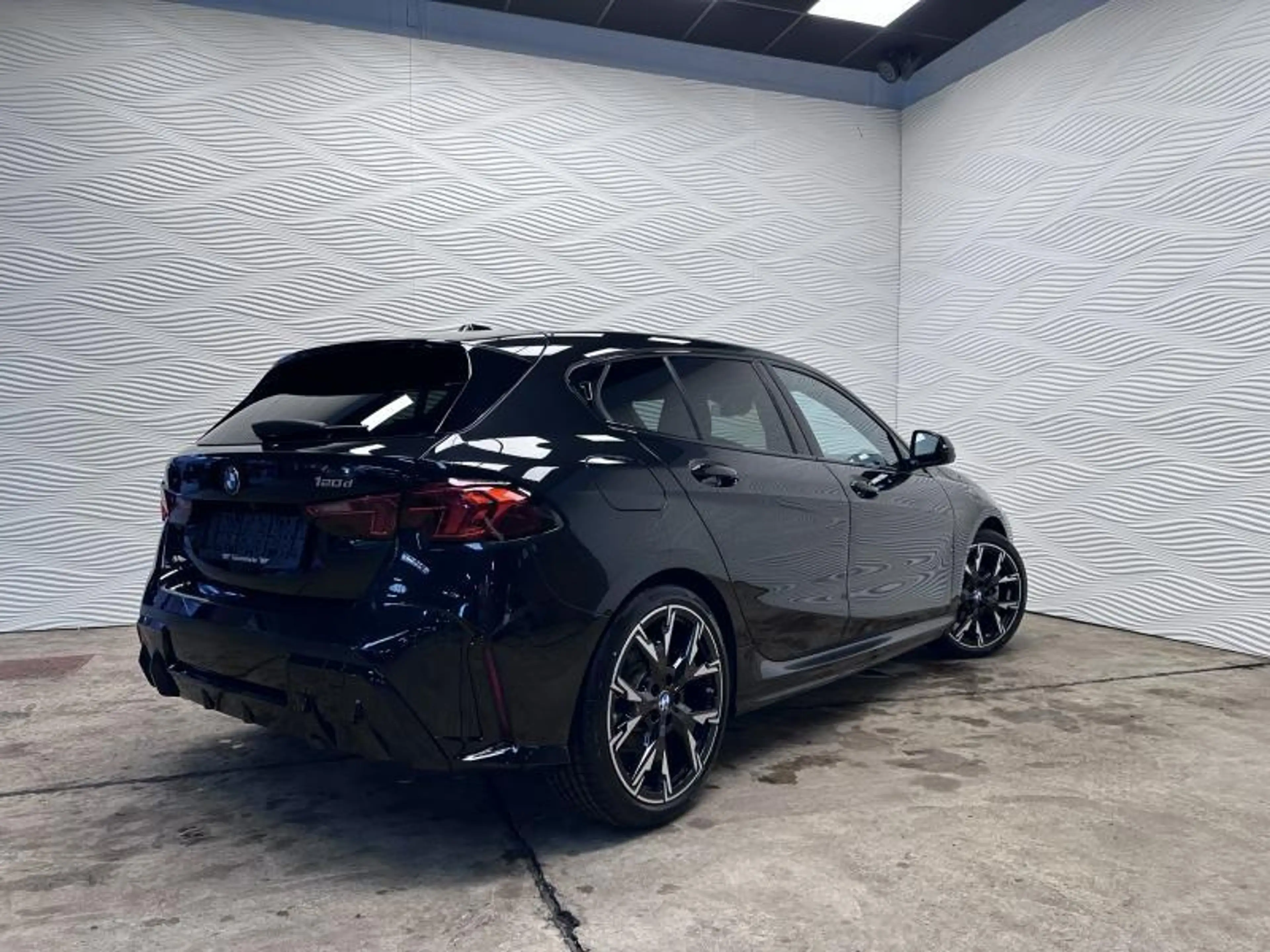 BMW 120 d*AUT*M-SPORT*ICONIC GLOW*ACC* — photo 10