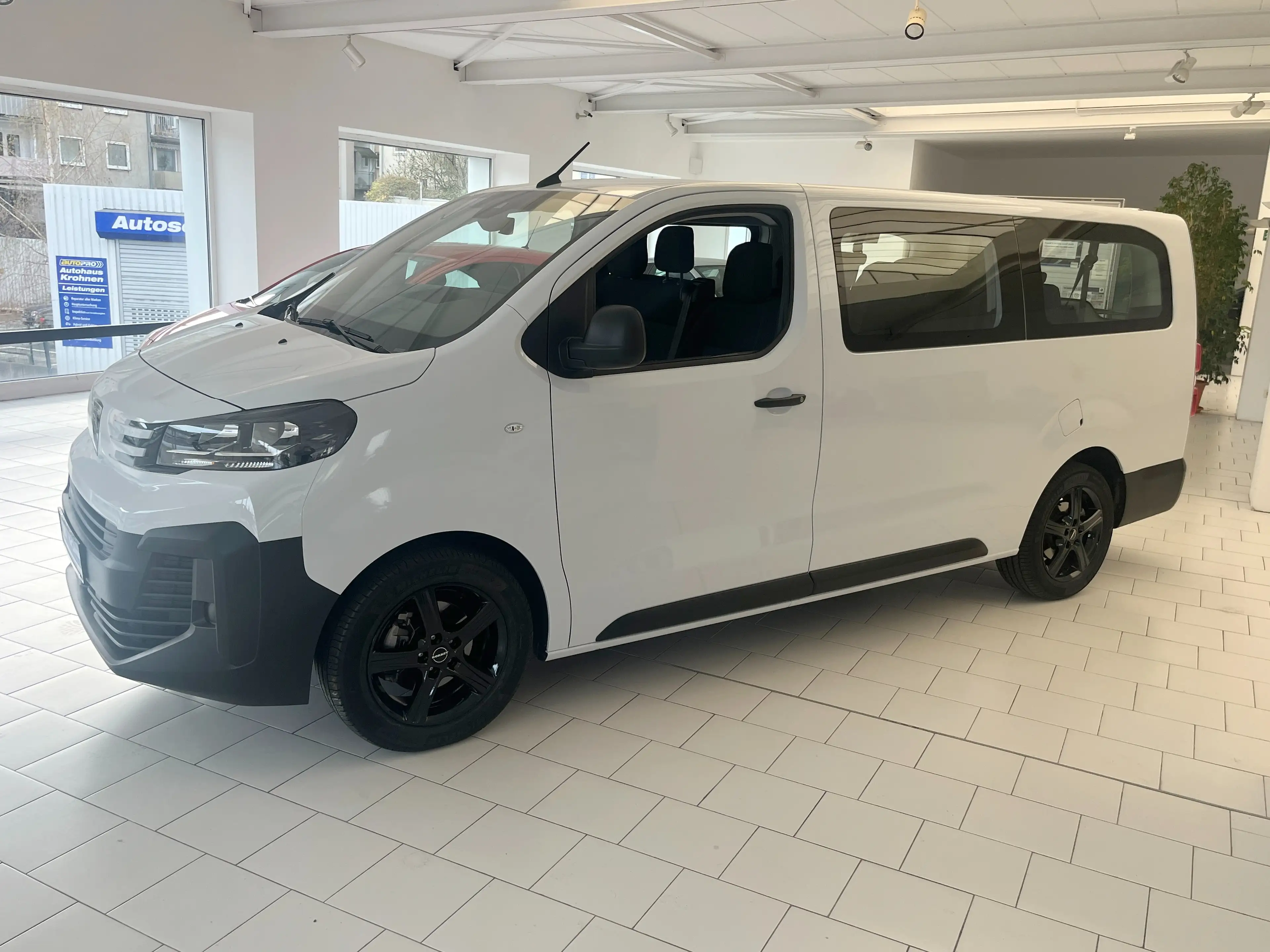 Peugeot Traveller Traveller BlueHDi 180 L3 2.0  EAT8 Active — photo 15