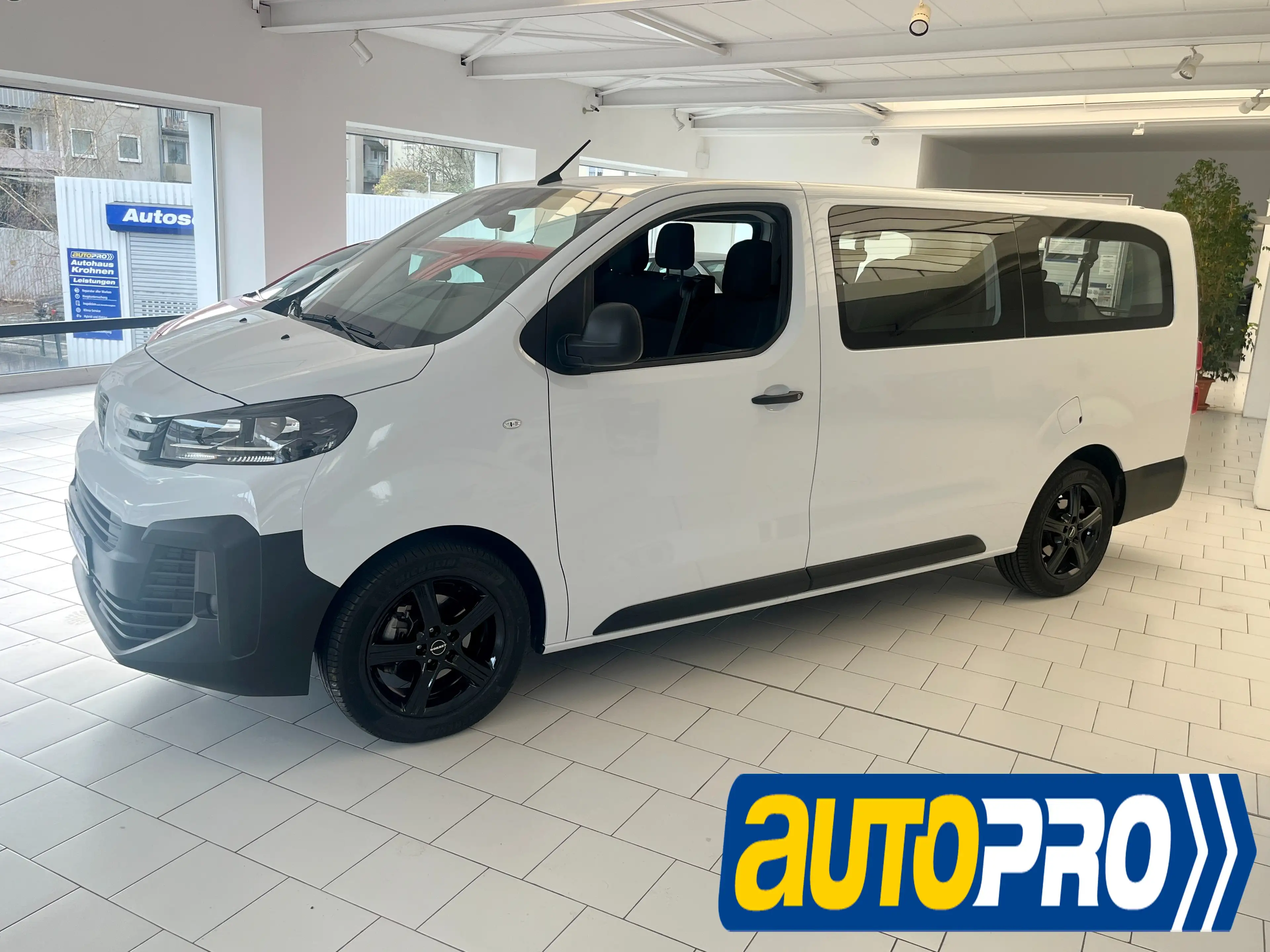 Peugeot Traveller Traveller BlueHDi 180 L3 2.0  EAT8 Active — photo 3