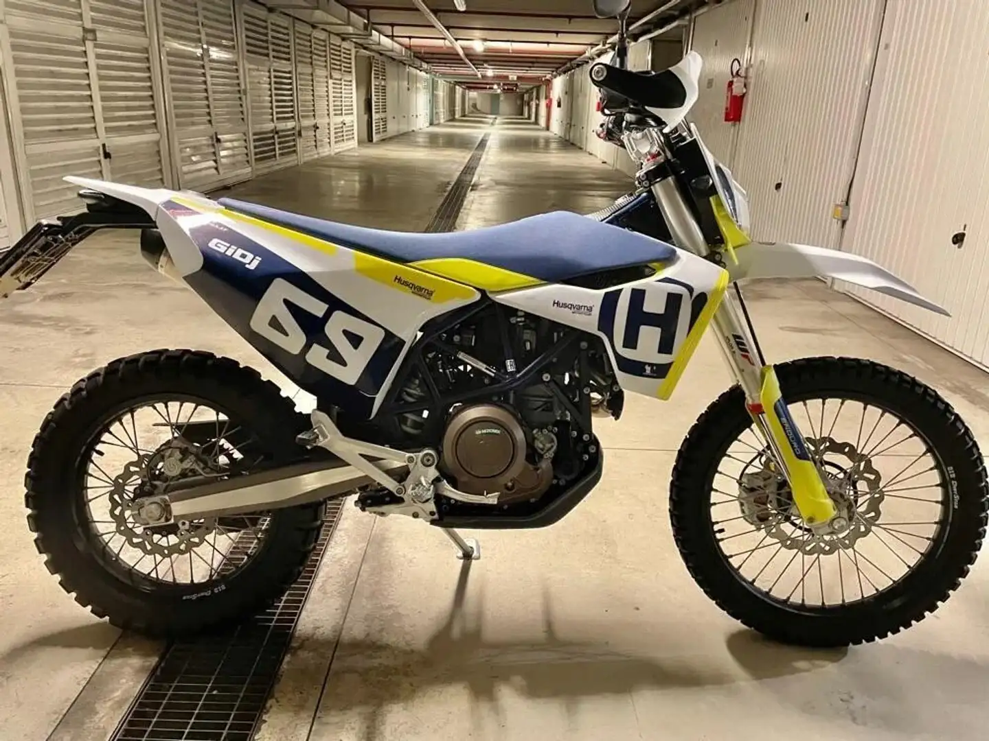 Husqvarna 701 Enduro Bílá - 1