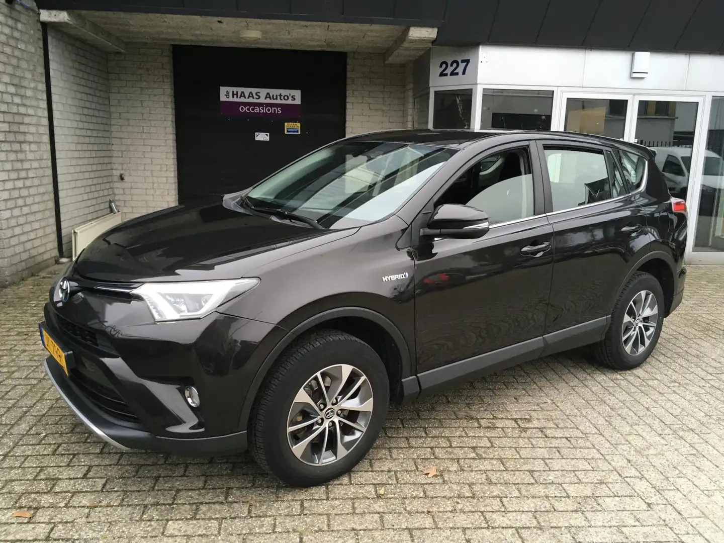 Toyota RAV 4 2.5 Hybrid First Edition / dealer serviced / trekh Brun - 1