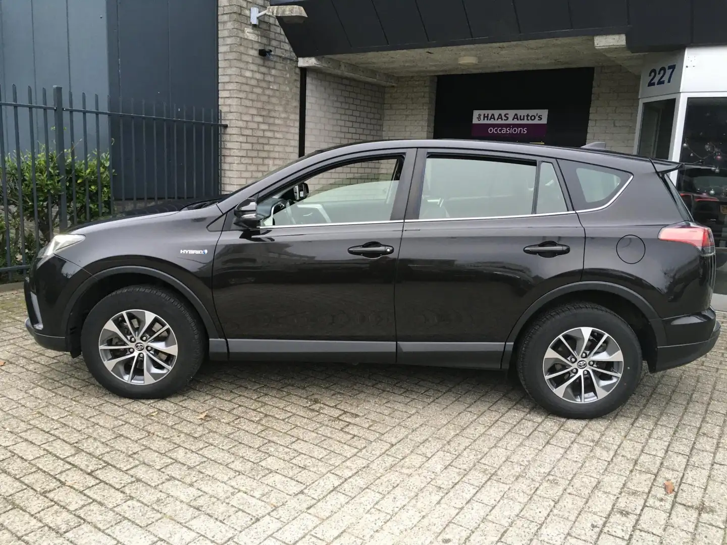 Toyota RAV 4 2.5 Hybrid First Edition / dealer serviced / trekh Brun - 2