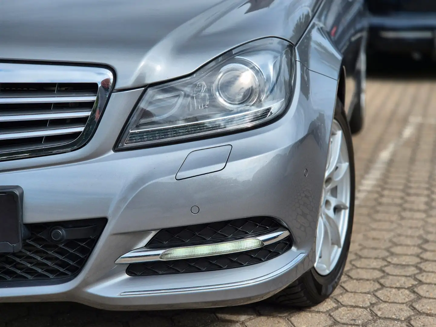 Mercedes-Benz C 200 T CGI BE 7G-TRONIC Elegance Bi-Xenon AHK Silber - 2