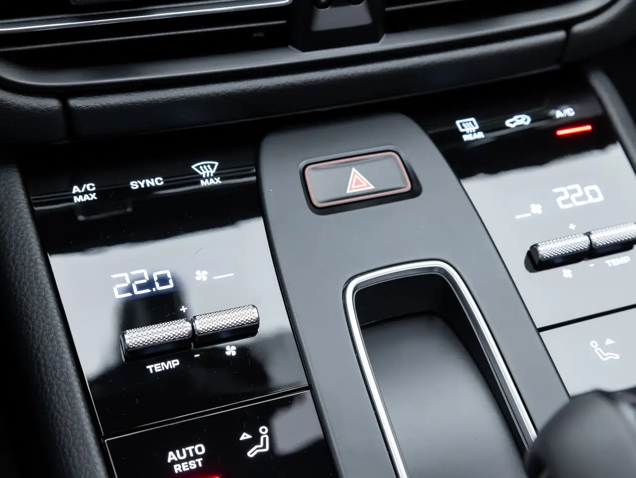 Porsche Macan снимка Porsche Macan