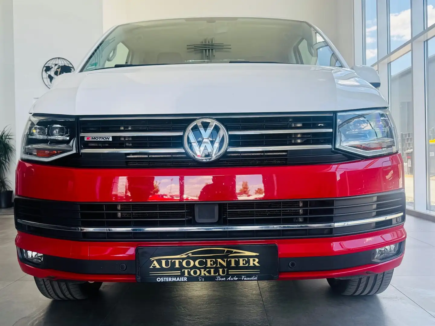Volkswagen T6 Multivan 2.0TDI Generation Six 4Motion Sthz Rojo - 2
