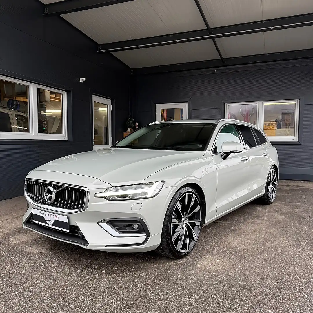 Volvo V60 D4 Inscription Geartronic Grau - 1