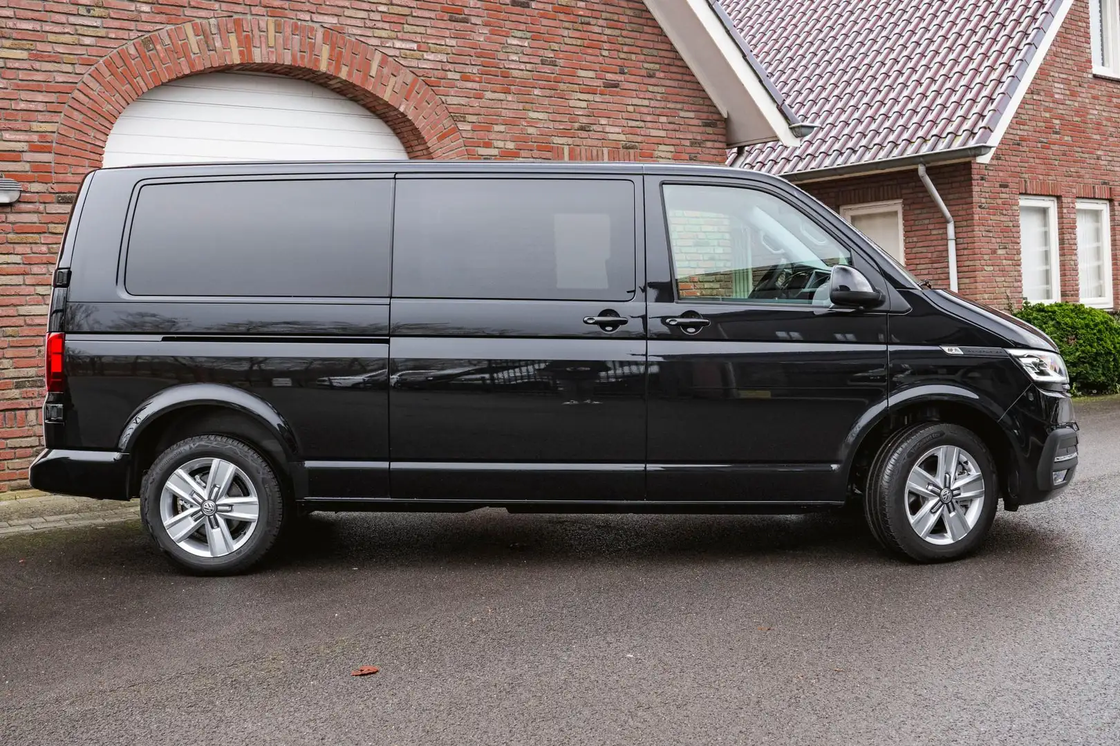 Volkswagen T6.1 Transporter 2.0 TDI 204PK DSG L2H1 HIGHLINE DUB/CAB Standkache Zwart - 2