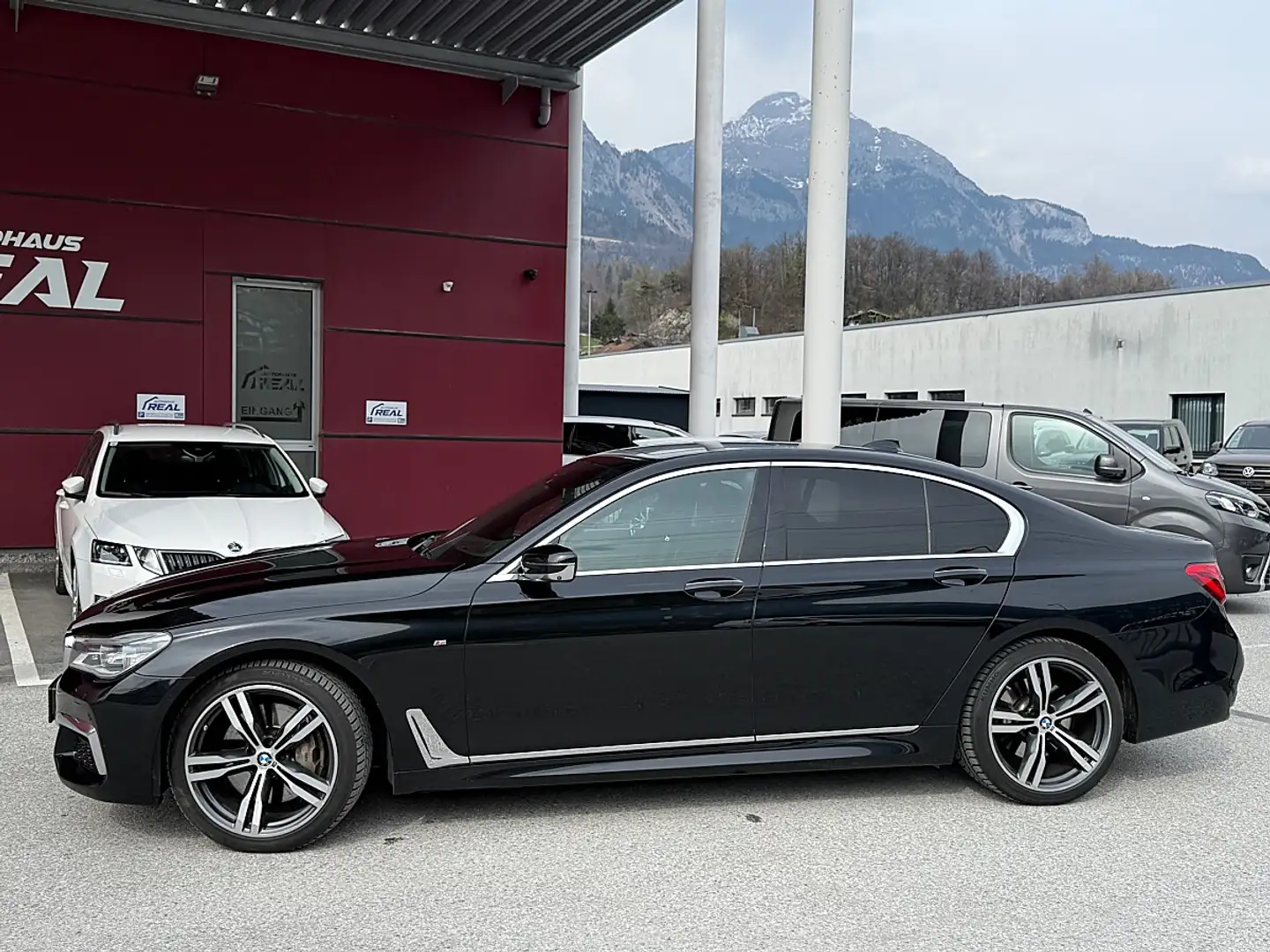 BMW 750 d xDrive M-Paket Aut. - Vollaust. Schwarz - 2