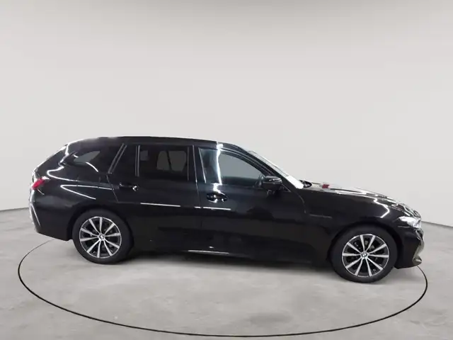 BMW 3 Series view 3