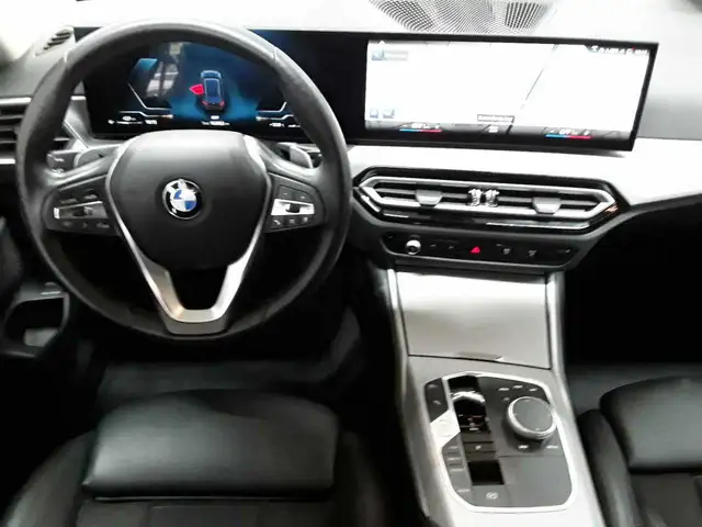 BMW 3 Series view 10