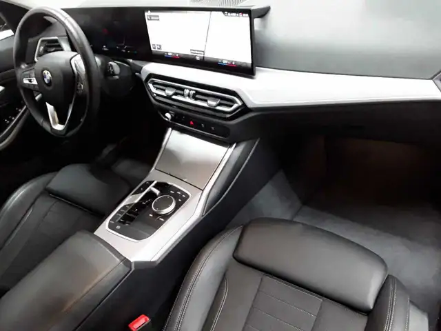 BMW 3 Series view 9
